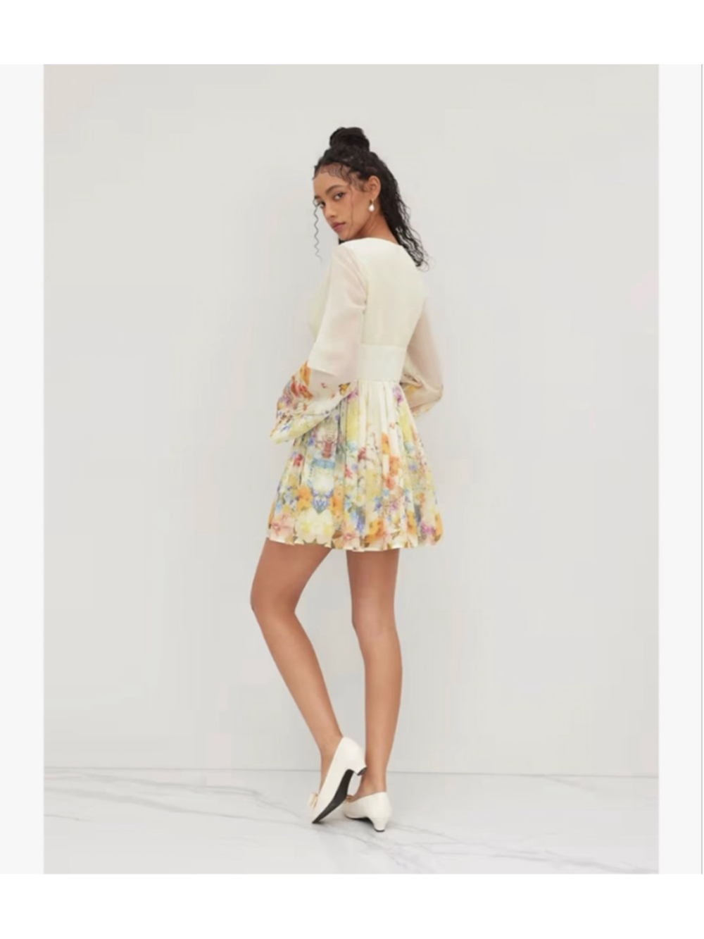 Women's CIDER White Floral V Neck Long Sleeve Mini Dress Size Small - Picture 4 of 10